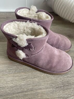 Koolaburra by Ugg W Victoria Mini Boot in Lavender- women’s size 7